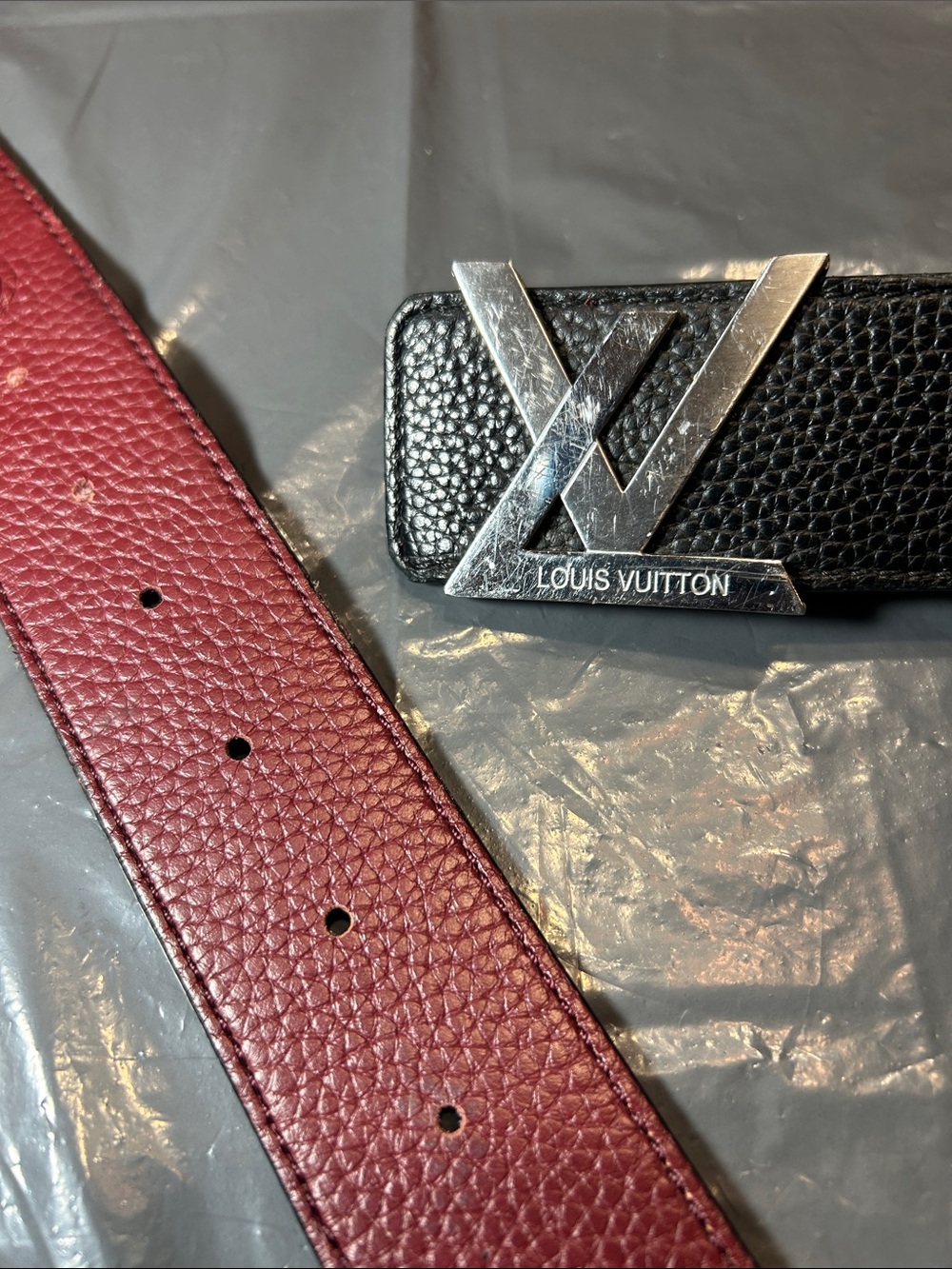 Louis Vuitton Men’s Black w Burgundy interior Leather Belt with LV Buckle |Used - Picture 4 of 5